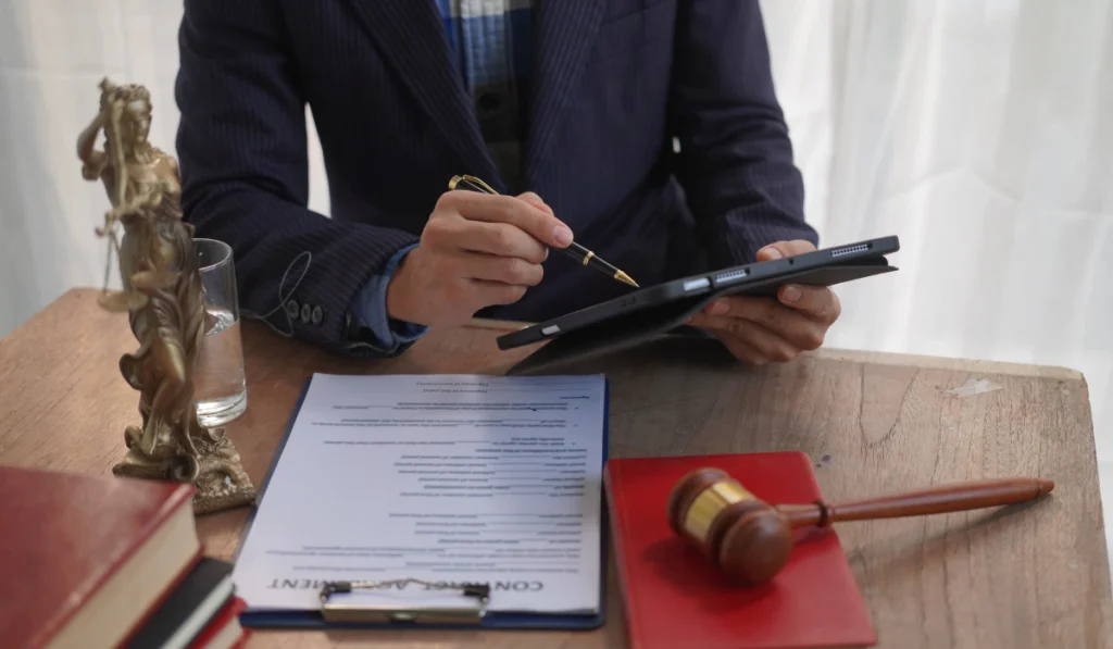 Legal Drafting Adalah: Pengertian, Fungsi, dan Contohnya