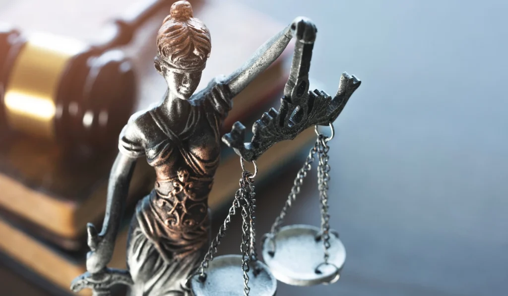 Adagium Adalah: Pengertian, Contoh, dan Fungsinya dalam Hukum dan Kehidupan Sehari-hari